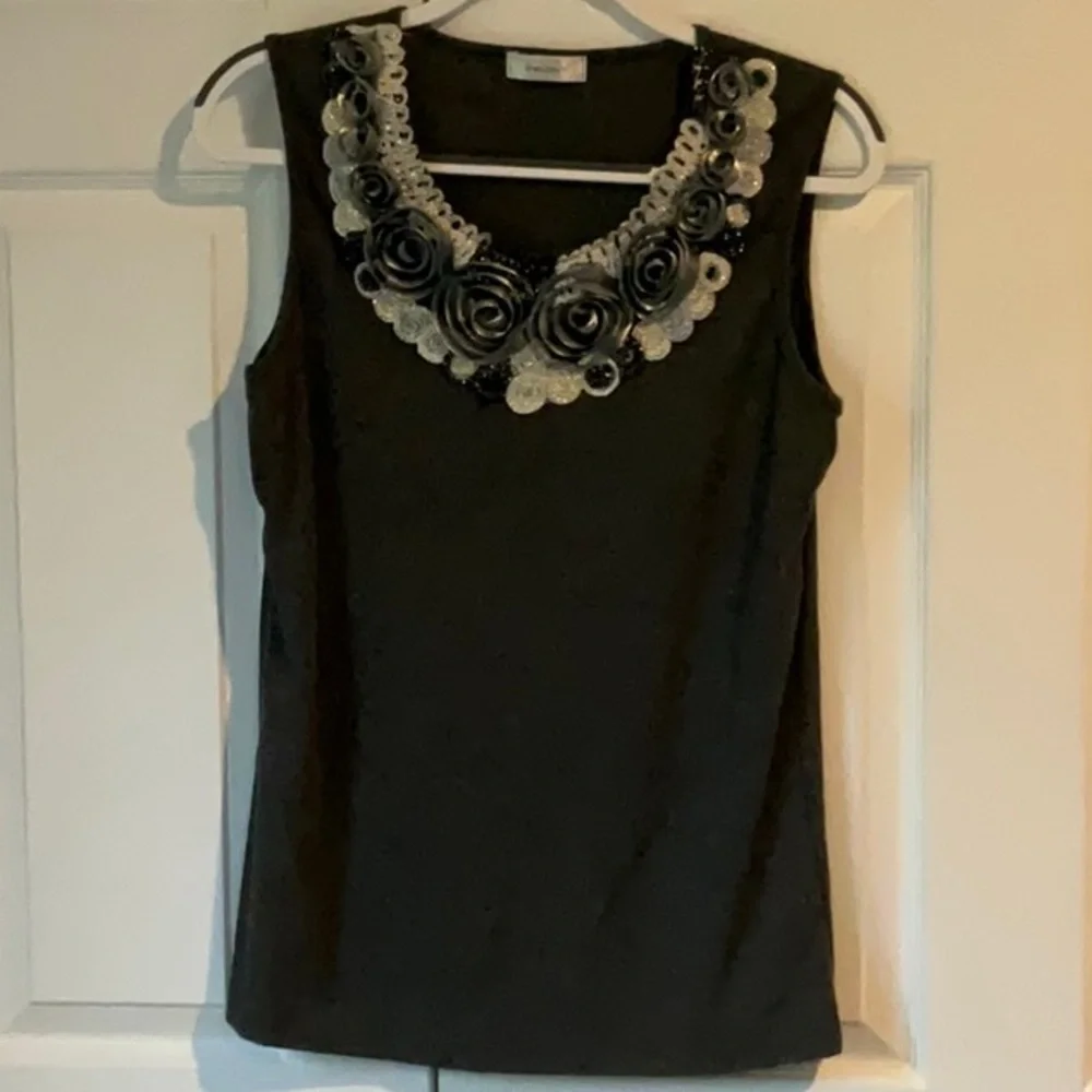 Dress barn ribbed tank. - Picture 2 of 5
